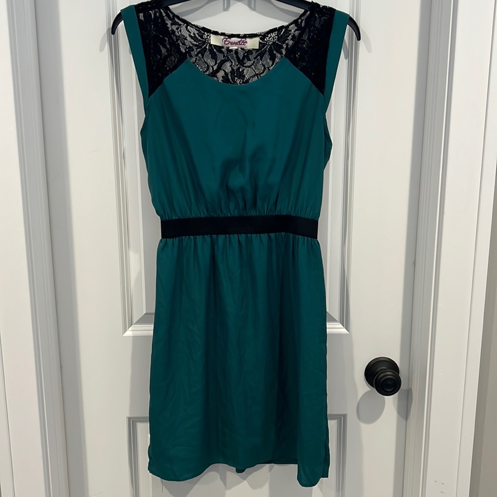 Emerald green mini dress with lace detail Medium